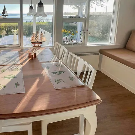 Romantic Summerhouse With Seaview Nyaraló