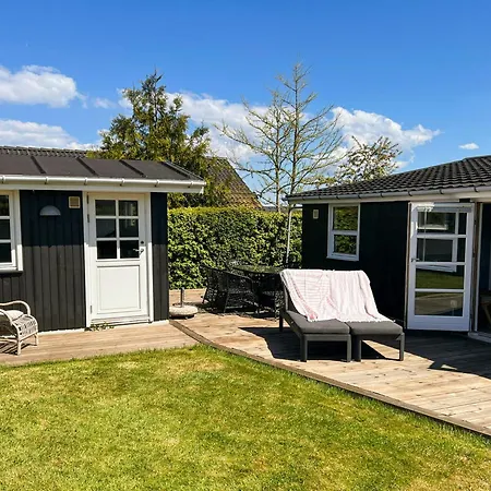 Vakantiehuis Romantic Summerhouse With Seaview *